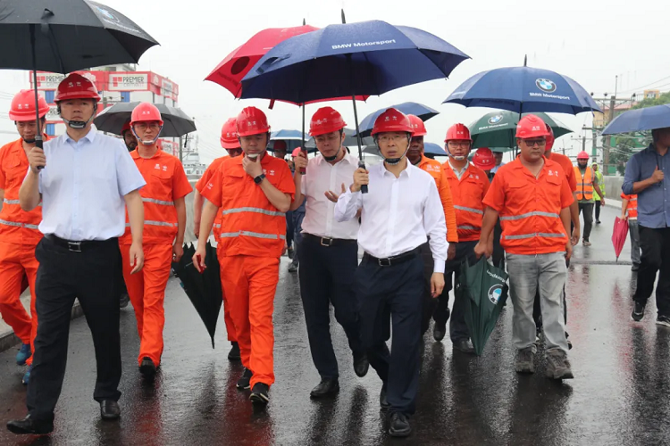 路桥集团党委副书记、副董事长、 总经理刘小波赴孟加拉达卡绕城高速公路项目开展调研和2024年度“夏送清凉”慰问活动